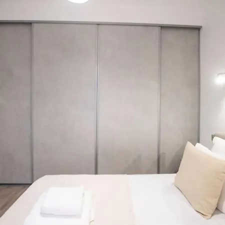 Eiffel Tower And Arc De Triomphe Elegant 1br Appartement